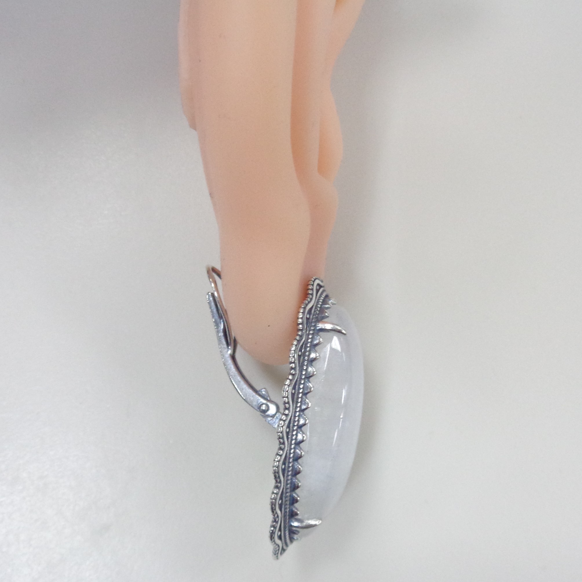 Серебряные серьги с лунными камнями